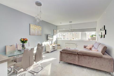 12 Cedar Court, Malmesbury 2 bed apartment for sale
