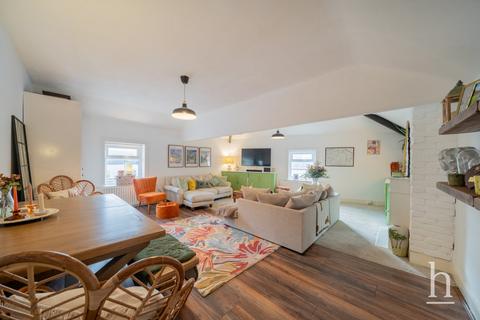 Banks Road, Wirral CH48 2 bed apartment for sale