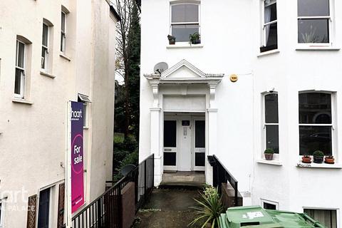 Victoria Crescent, London 2 bed flat for sale
