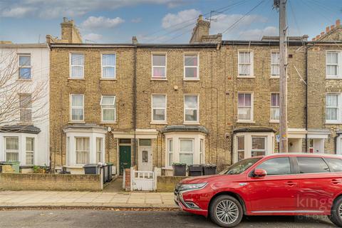 North Grove, London 3 bed flat for sale