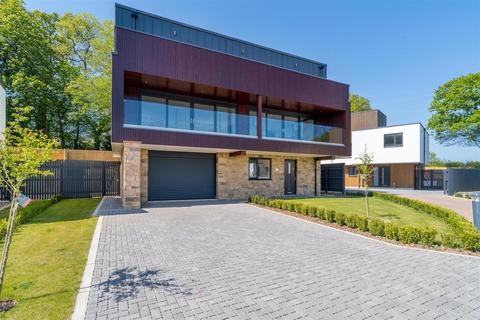PONDWELL 4 bed detached house for sale