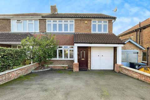 Fairway, Hemel Hempstead HP3 5 bed semi