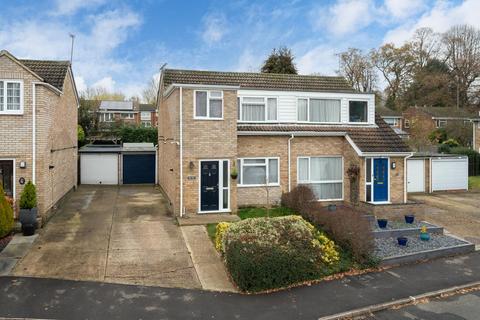 Chalfont Close, Hemel Hempstead... 3 bed semi