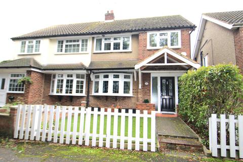 Cornwall Close, Hornchurch RM11 3 bed semi