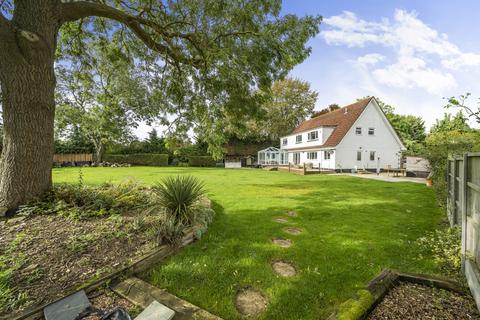 Coppice Drive, Berkshire TW19 5 bed detached house for sale