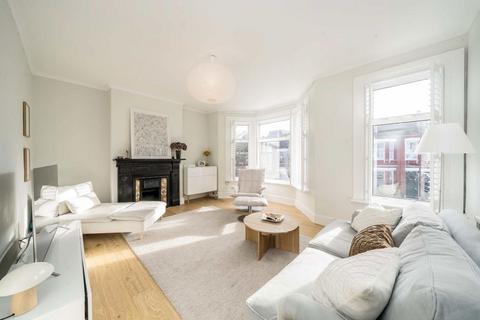 Greenham Road, London N10 3 bed flat for sale