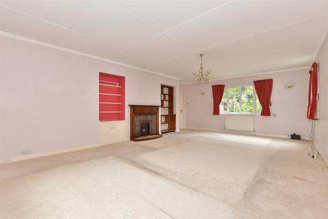 Vicarage Street, St. Peters... 4 bed chalet for sale