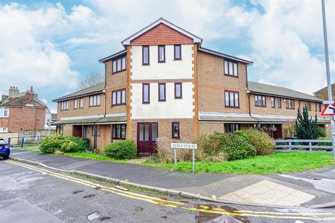 Alma Court, Sedlescombe Road North... 2 bed flat for sale