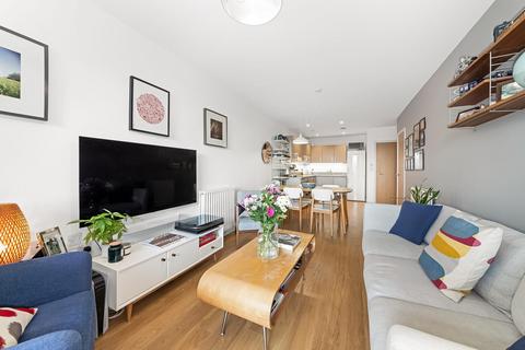 Woods Road, Peckham, SE15 2 bed apartment for sale