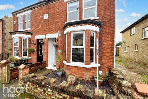 2 bedroom semi-detached house for sale