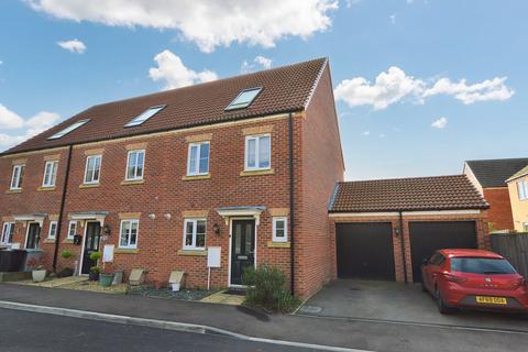 Ludlow Close, Bourne, PE10 3 bed townhouse for sale