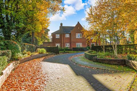 Downs Drive, Guildford 2 bed flat for sale