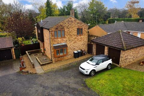 Berrydale, Northampton NN3 4 bed detached house for sale