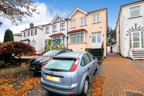 Avenue Road, Lesney Park, Erith, DA8 3 bed semi