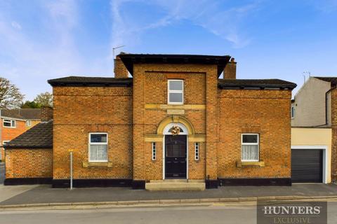 Eastgate North, Driffield 4 bed link detached house for sale