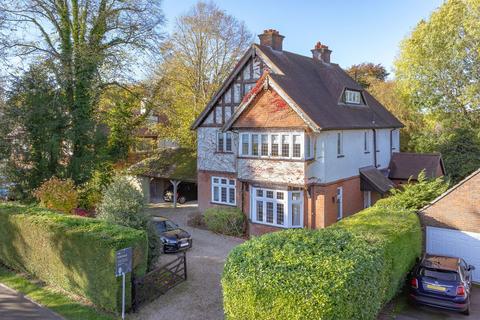 Queens Park Road, Caterham CR3 5 bed detached house for sale