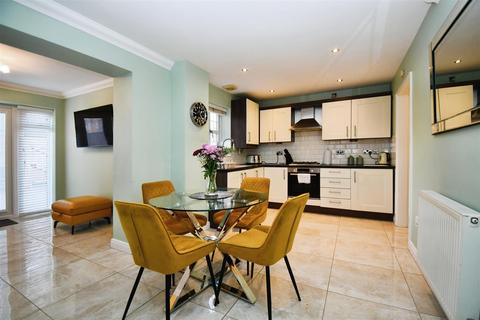 Pools Brook Park, Kingswood, Hull 4 bed end of terrace house for sale