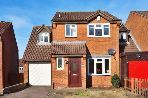 3 bedroom link detached house for sale