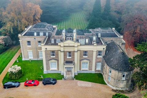 Honeypot Lane, Stock, Ingatestone, Essex 2 bed penthouse for sale