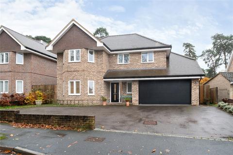 Roundway, Surrey GU15 4 bed detached house for sale