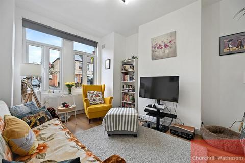 Oldfield Road, London 2 bed maisonette for sale