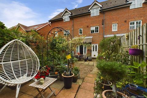 Cabot Close, Eastbourne BN23 3 bed townhouse for sale