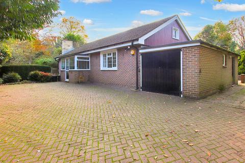 Hawes Lane, West Wickham, BR4 3 bed detached bungalow for sale