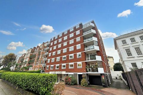 Hartington Place, Eastbourne 2 bed flat for sale