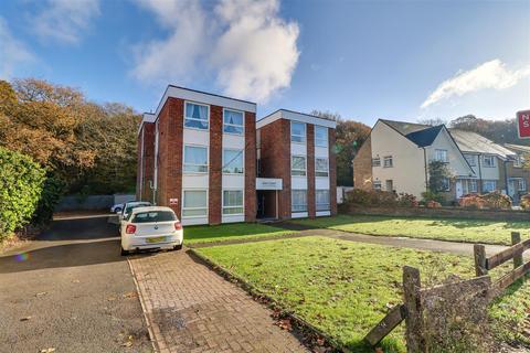 Rayleigh Road, Benfleet SS7 2 bed flat for sale