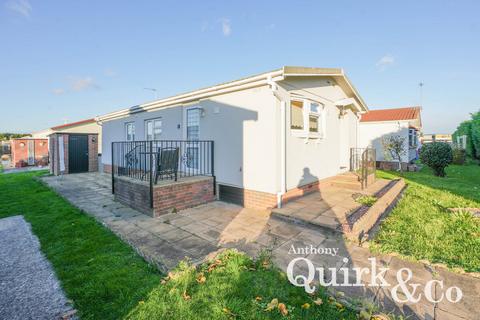 Kings Park Creek Road, Canvey Island... 2 bed park home for sale