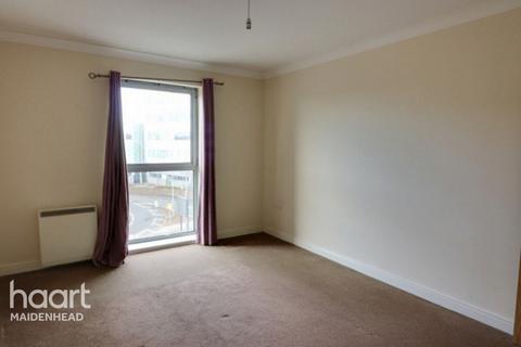 Kelvin Gate, BRACKNELL 2 bed apartment for sale