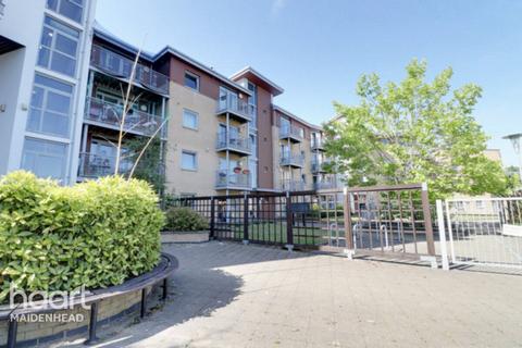Kelvin Gate, BRACKNELL 2 bed apartment for sale