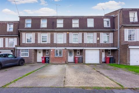 Arborfield Close, Slough 3 bed townhouse for sale