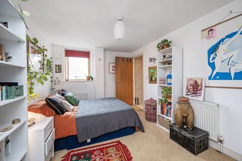 Wolverley Street, Bethnal Green... 2 bed flat for sale