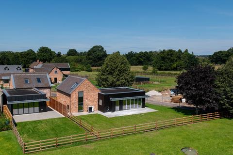 Stratford Road, Wellesbourne... 3 bed detached house for sale