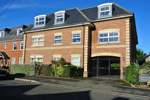 65 Victoria Street, Egham TW20 1 bed flat for sale