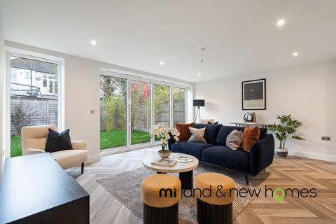 Scarlet Oaks, Oakwood, N14 3 bed semi