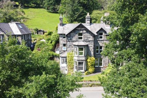 Betws Y Coed 8 bed house for sale