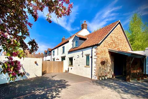 Central Wells, Five bedroom detached... 5 bed detached house for sale