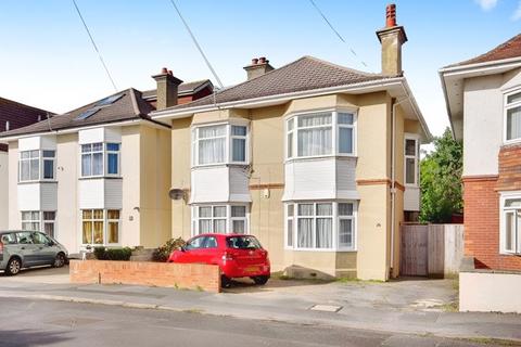 Chatsworth Road, Bournemouth BH8 2 bed apartment for sale