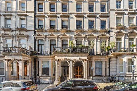 Ennismore Gardens, Knightsbridge SW7 2 bed apartment for sale