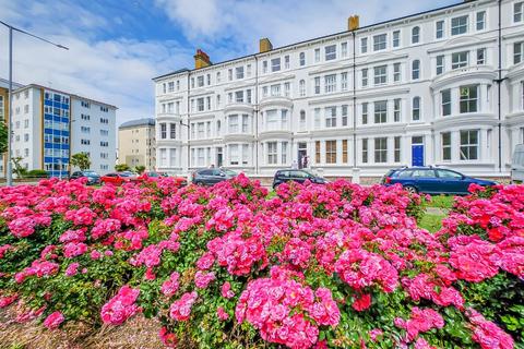 5 Howard Square, Eastbourne BN21 2 bed apartment for sale