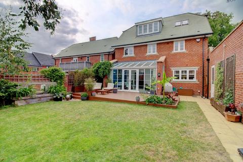 Eaker Street, High Wycombe HP11 5 bed detached house for sale