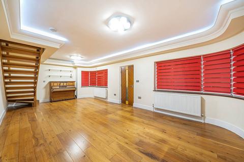 Blair Avenue, Kingsbury, London, NW9 3 bed bungalow for sale