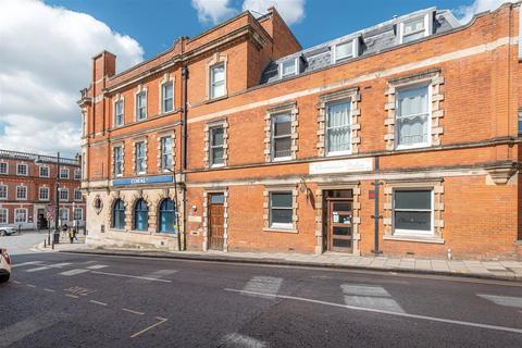 Corporation Street, High Wycombe HP13 2 bed apartment for sale