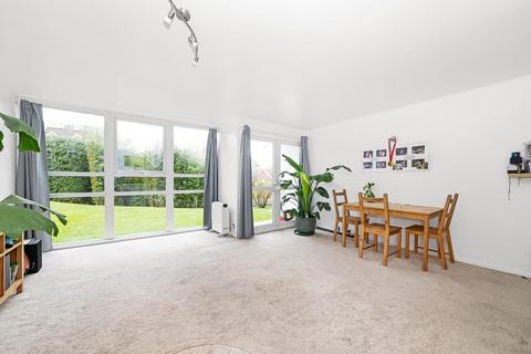Homelands Drive, Crystal Palace... 2 bed apartment for sale