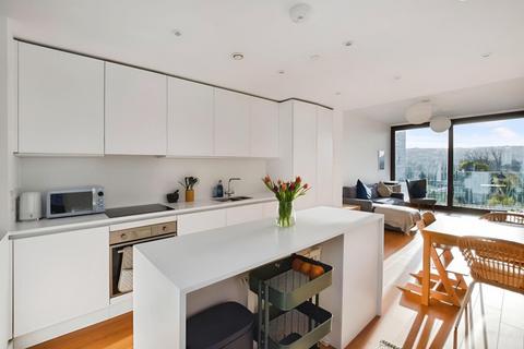 Copper Building, Lake Shore Drive... 2 bed apartment for sale