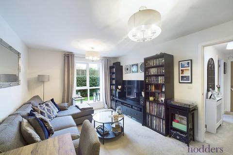Harrow Close, Addlestone, Surrey, KT15 2 bed apartment for sale