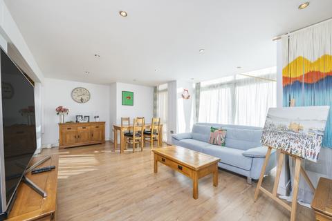 Gainsborough House, Cassilis Road... 2 bed flat for sale