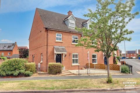 Deykin Road, Lichfield WS13 4 bed semi